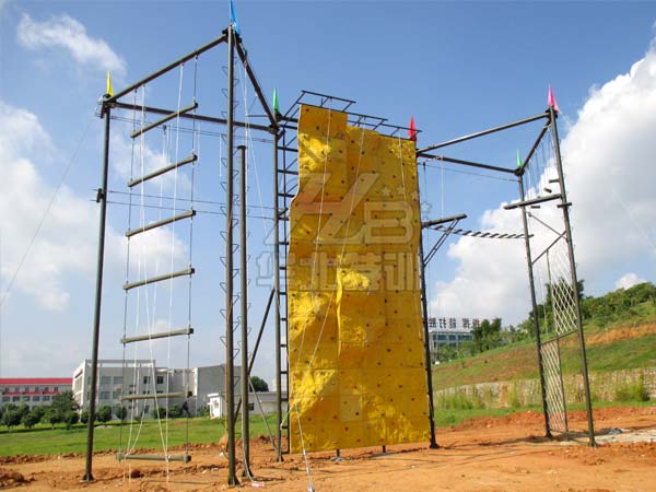 攀爬开云(中国)会让你体会到登顶时的快乐！